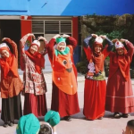 Para Guru Dan Karyawan SD Mugres Mengenakan Kostum Buah Untuk Memeriahkan Pensil Warna Abizar Purnama 150x150